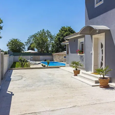 Vila Dejana * Šišan